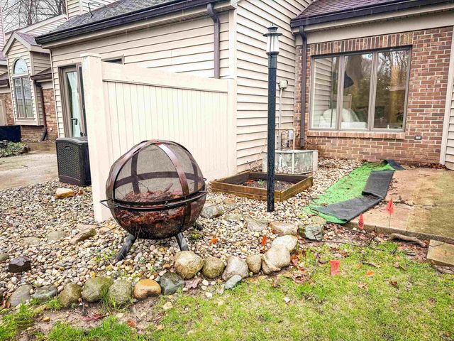 4 Boulder Court, Nappanee, IN 46550