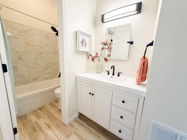 4 Boulder Court, Nappanee, IN 46550