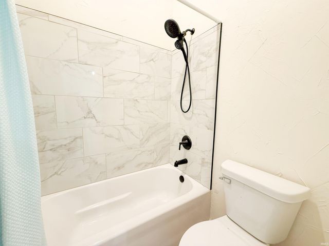 4 Boulder Court, Nappanee, IN 46550