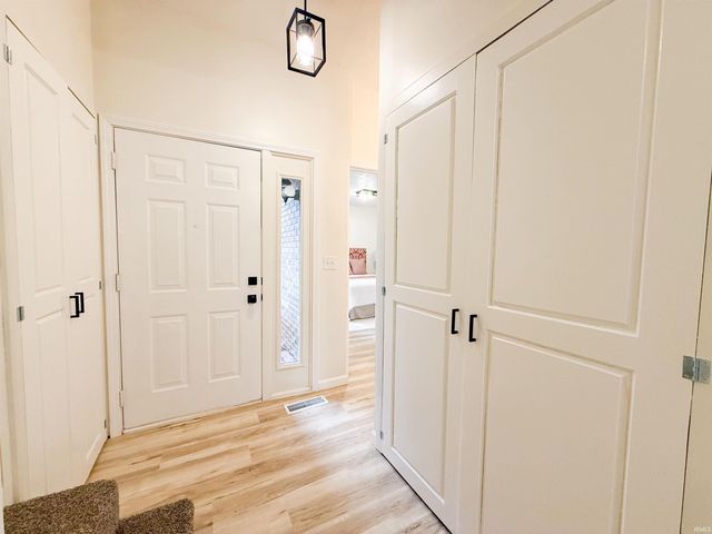 4 Boulder Court, Nappanee, IN 46550