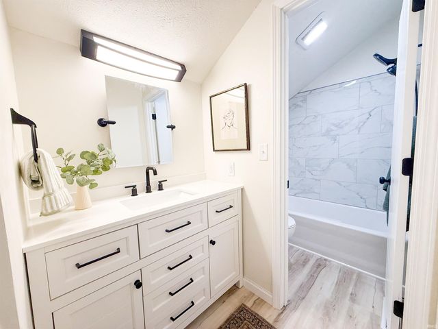 4 Boulder Court, Nappanee, IN 46550