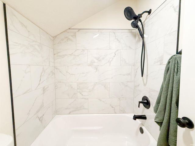 4 Boulder Court, Nappanee, IN 46550