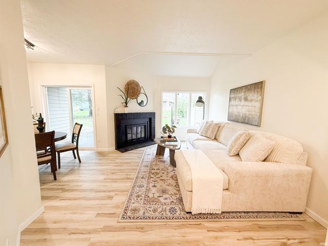 4 Boulder Court, Nappanee, IN 46550