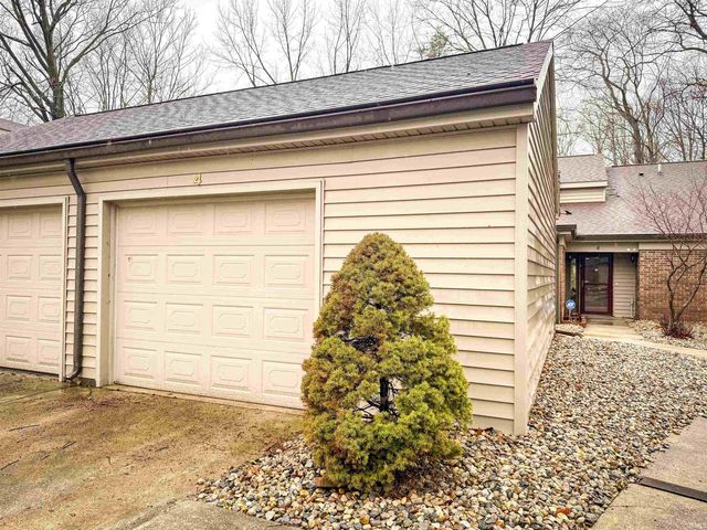 4 Boulder Court, Nappanee, IN 46550