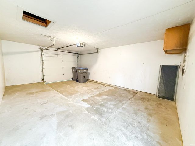 4 Boulder Court, Nappanee, IN 46550