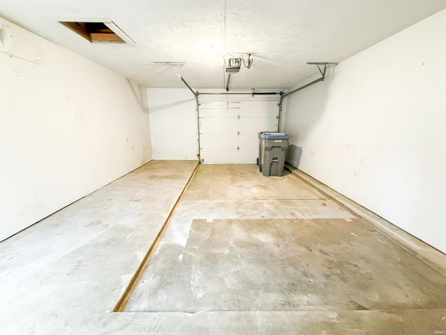 4 Boulder Court, Nappanee, IN 46550