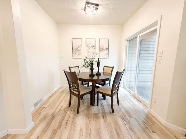 4 Boulder Court, Nappanee, IN 46550