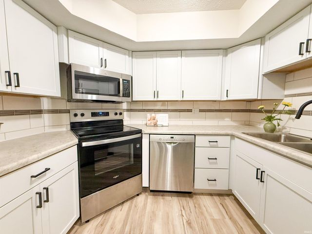 4 Boulder Court, Nappanee, IN 46550