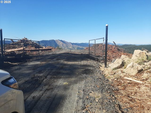 252 MAY CREEK Rd, Days Creek, OR 97429