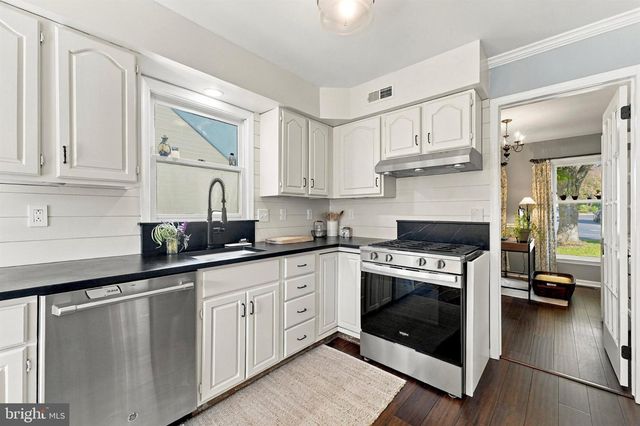 19 DIAMOND DR, Newtown, PA 18940