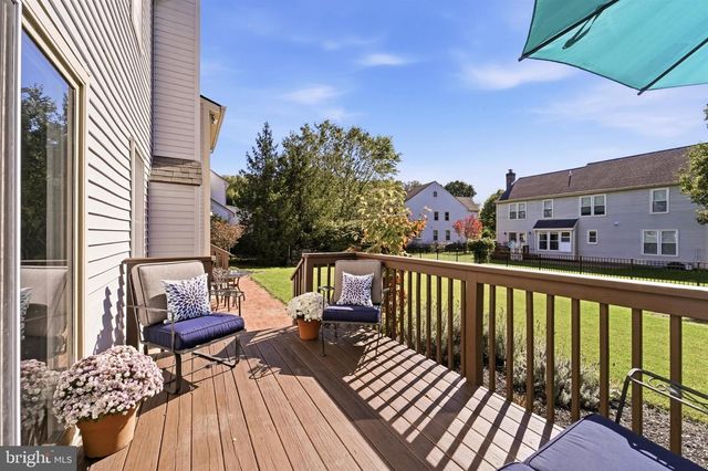19 DIAMOND DR, Newtown, PA 18940