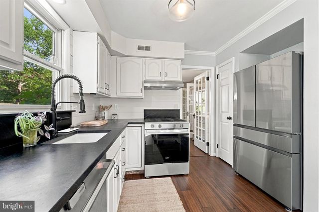 19 DIAMOND DR, Newtown, PA 18940