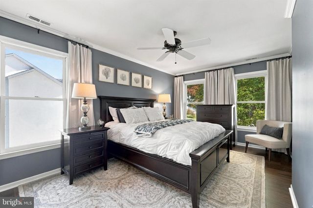 19 DIAMOND DR, Newtown, PA 18940