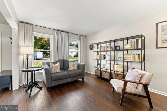 19 DIAMOND DR, Newtown, PA 18940