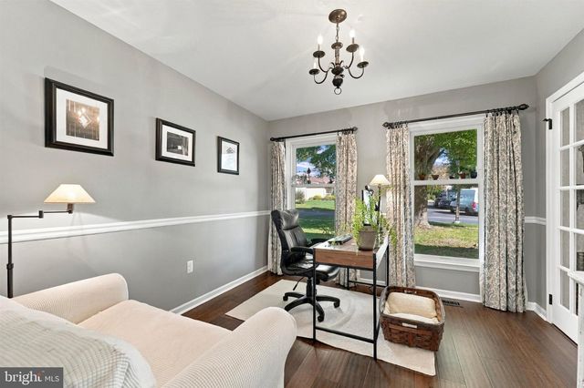19 DIAMOND DR, Newtown, PA 18940