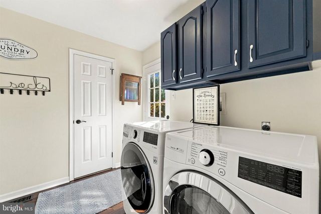 19 DIAMOND DR, Newtown, PA 18940