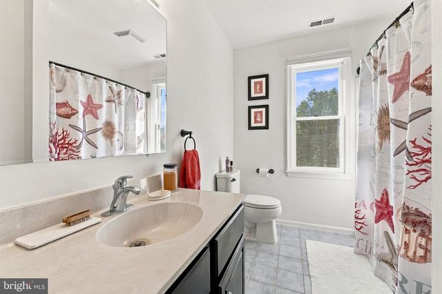 19 DIAMOND DR, Newtown, PA 18940