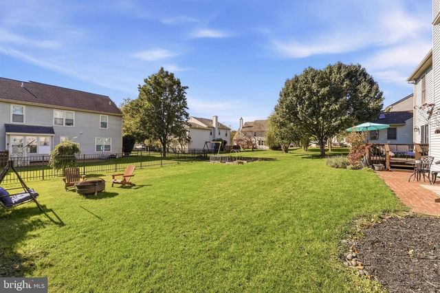 19 DIAMOND DR, Newtown, PA 18940