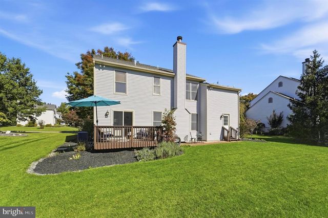 19 DIAMOND DR, Newtown, PA 18940