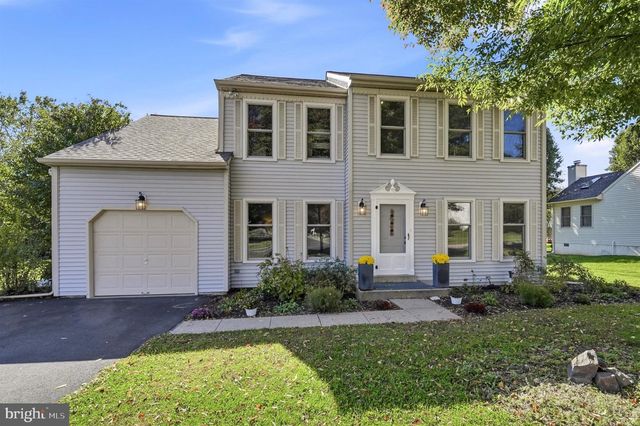19 DIAMOND DR, Newtown, PA 18940