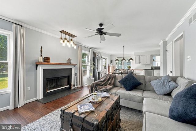 19 DIAMOND DR, Newtown, PA 18940