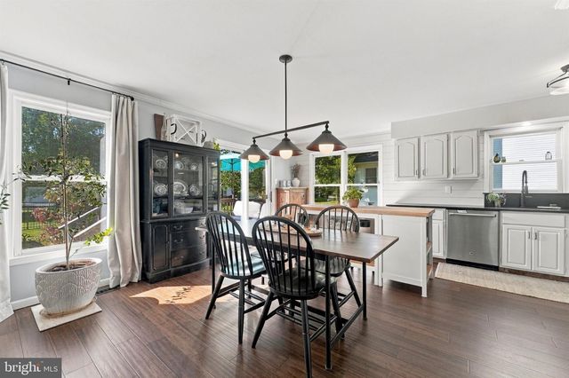 19 DIAMOND DR, Newtown, PA 18940