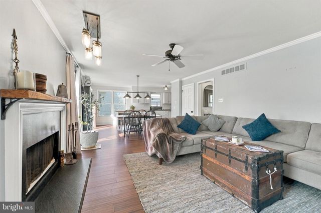 19 DIAMOND DR, Newtown, PA 18940