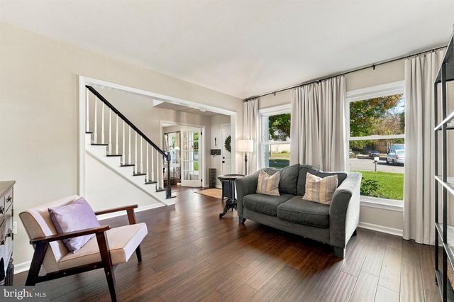 19 DIAMOND DR, Newtown, PA 18940