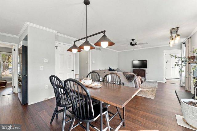 19 DIAMOND DR, Newtown, PA 18940