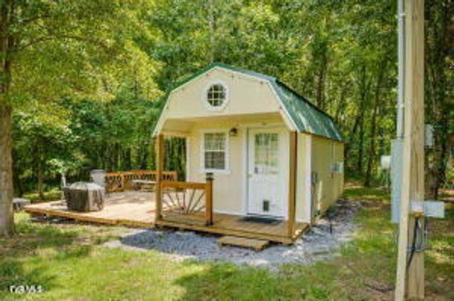 2588 Carters Valley Road, Surgoinsville, TN 37873