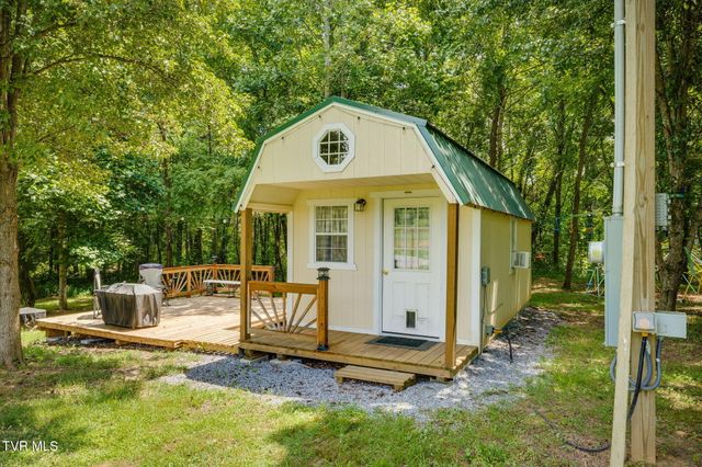 2588 Carters Valley Road, Surgoinsville, TN 37873