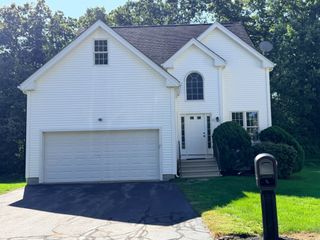 21 Zain Cir 11, Milford, MA 01757