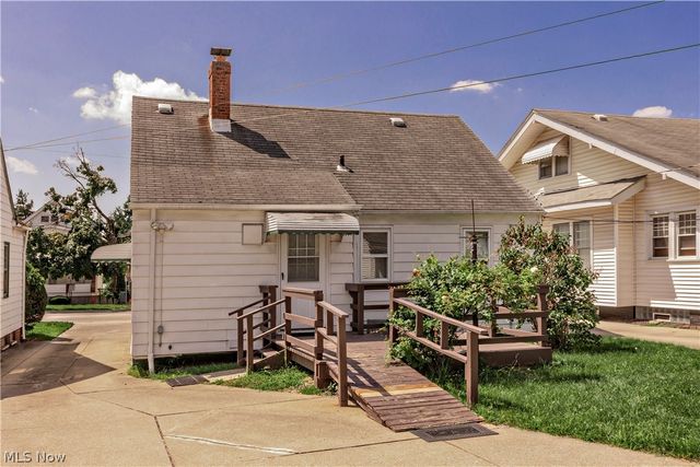 8207 Garfield Boulevard, Garfield Heights, OH 44125