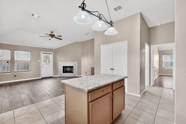 6721 Waterlilly Drive, Arlington, TX 76002