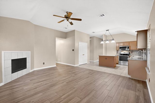 6721 Waterlilly Drive, Arlington, TX 76002