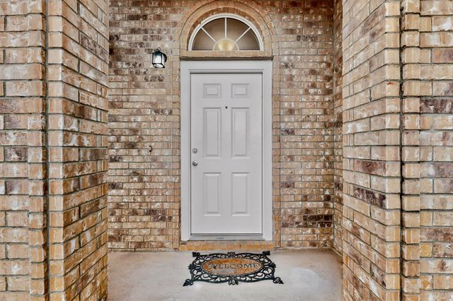 6721 Waterlilly Drive, Arlington, TX 76002