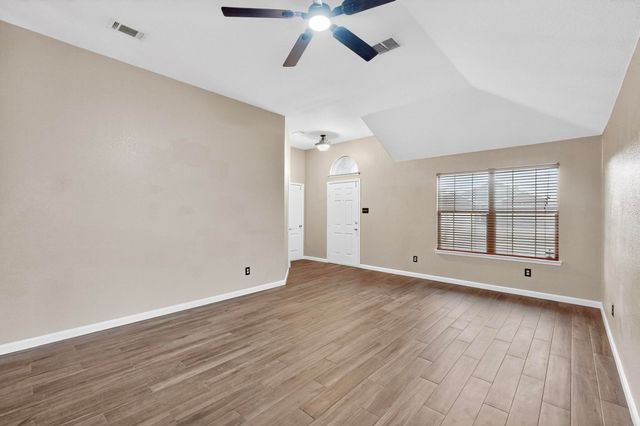 6721 Waterlilly Drive, Arlington, TX 76002