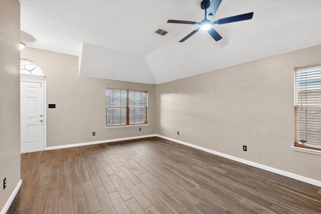 6721 Waterlilly Drive, Arlington, TX 76002