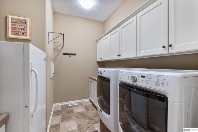 612 S 249th Circle, Waterloo, NE 68069