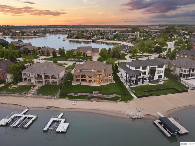 612 S 249th Circle, Waterloo, NE 68069