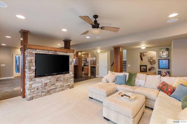 612 S 249th Circle, Waterloo, NE 68069