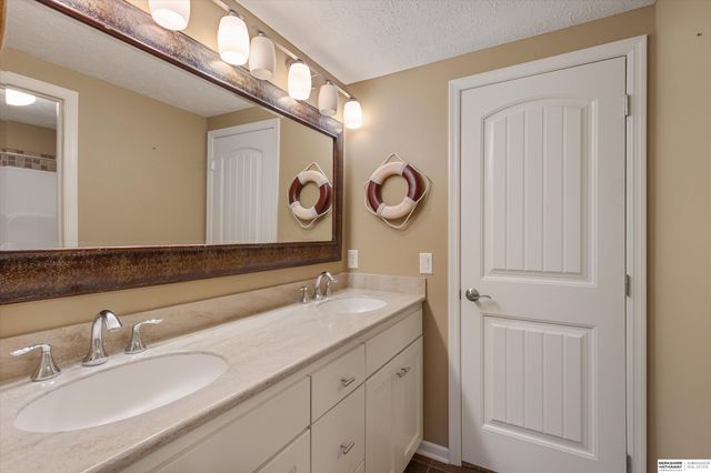 612 S 249th Circle, Waterloo, NE 68069