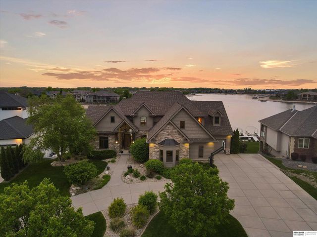 612 S 249th Circle, Waterloo, NE 68069