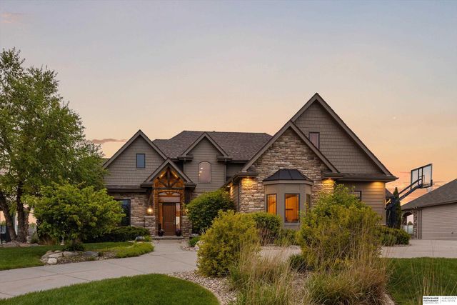 612 S 249th Circle, Waterloo, NE 68069