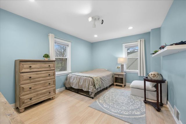 289 Oxford Road, Des Plaines, IL 60016