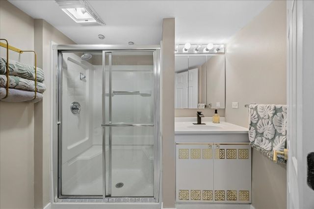 289 Oxford Road, Des Plaines, IL 60016