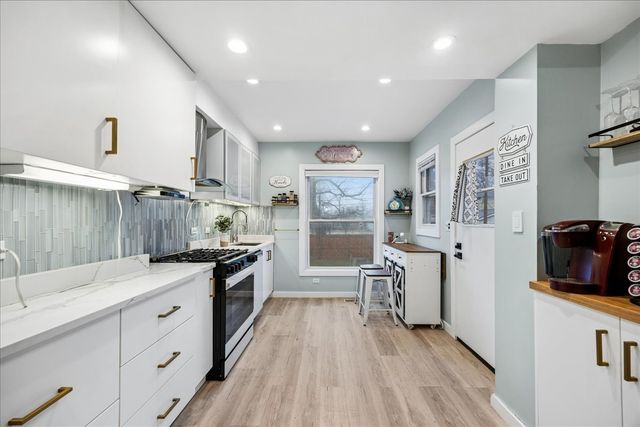 289 Oxford Road, Des Plaines, IL 60016