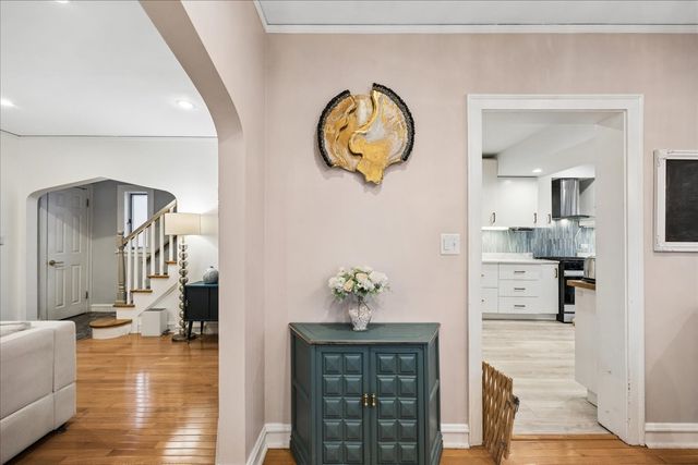 289 Oxford Road, Des Plaines, IL 60016