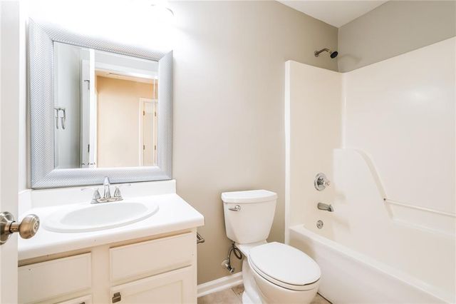 3352 Summit Creek Lane, Loganville, GA 30052