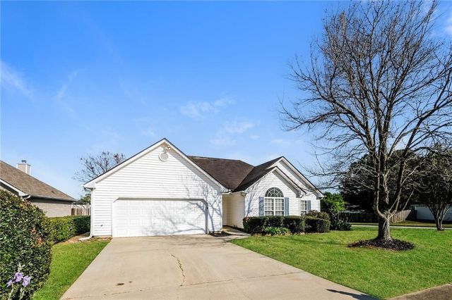 3352 Summit Creek Lane, Loganville, GA 30052